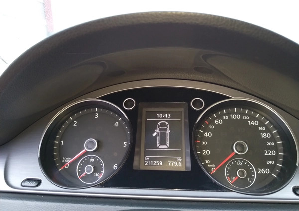 Volkswagen Passat cena 36500 przebieg: 211000, rok produkcji 2013 z Augustów małe 211